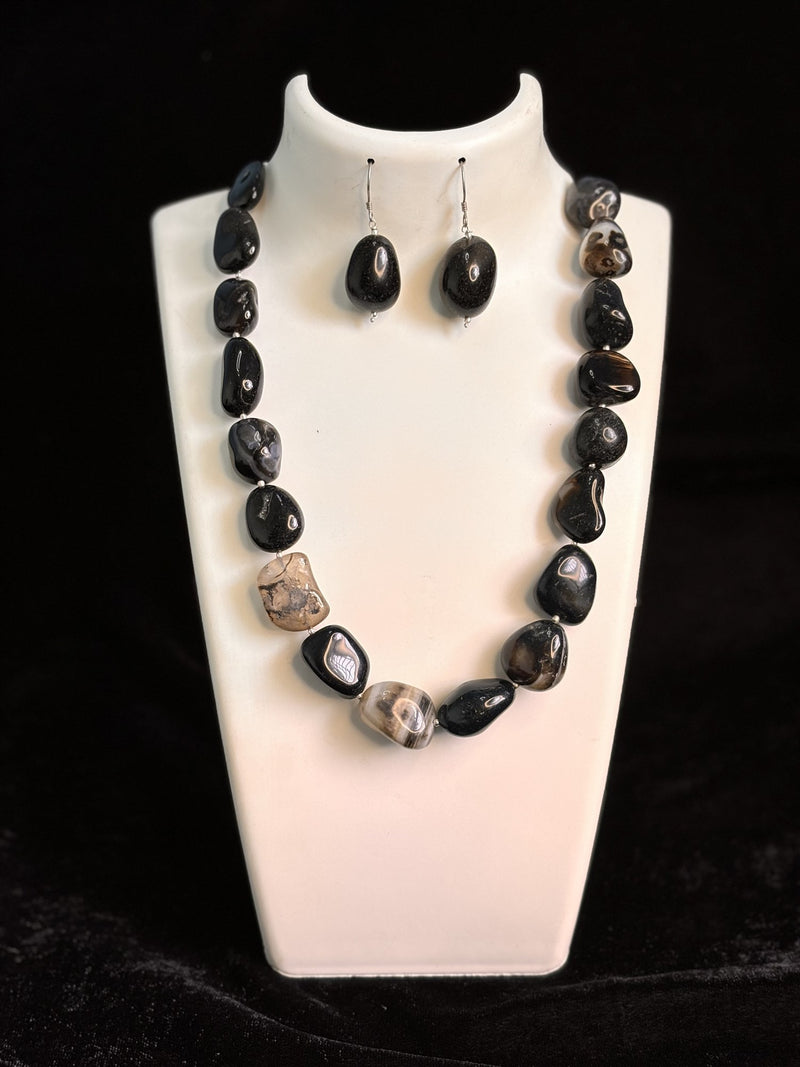 Agate Black and White Tumble Necklace and Earrings