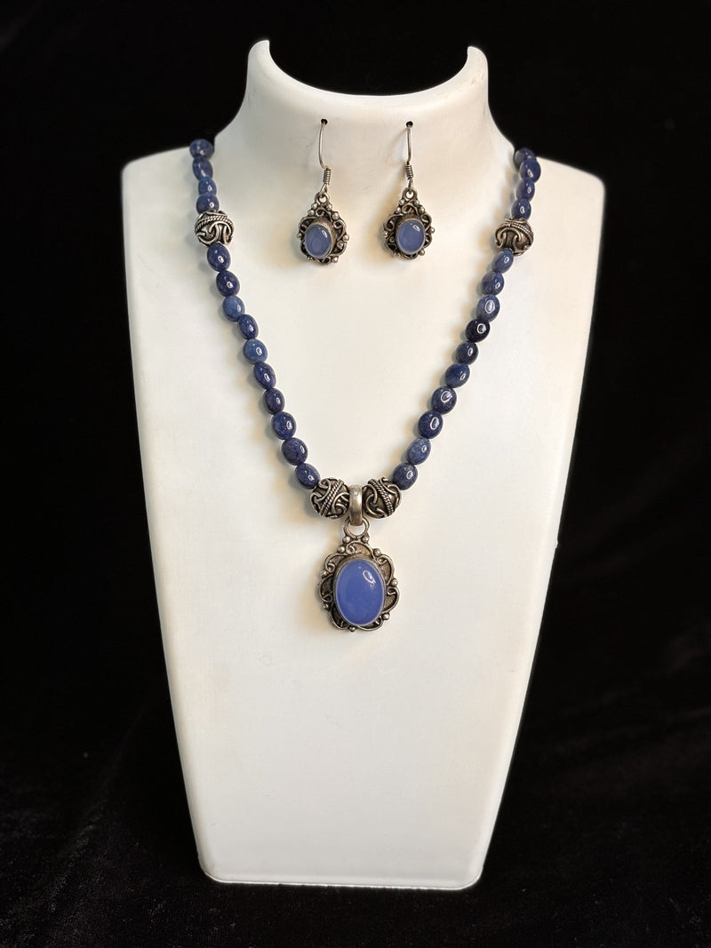 Onyx blue beads with agate pendants and earring