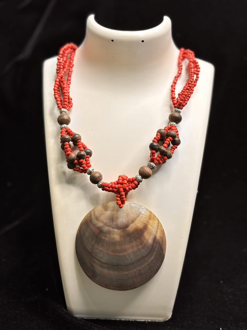 Rocaille Beaded Necklace with Shell Pendant (Red)